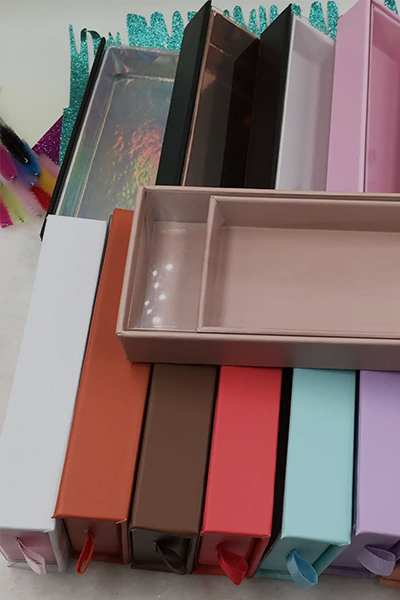 大中小彩色紙箱 